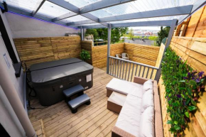 Luxury Hot Tub Retreat Derry City